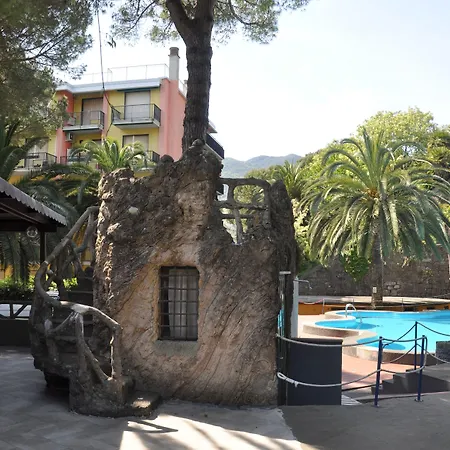 Hotel Residence Moneglia 아파트호텔