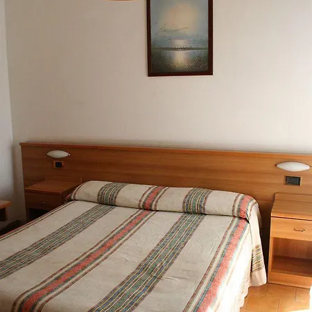 מלון דירות Hotel Residence Moneglia מונליה