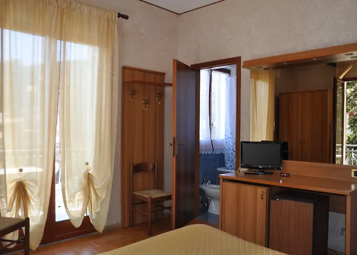 Hotel Residence Moneglia アパートホテル