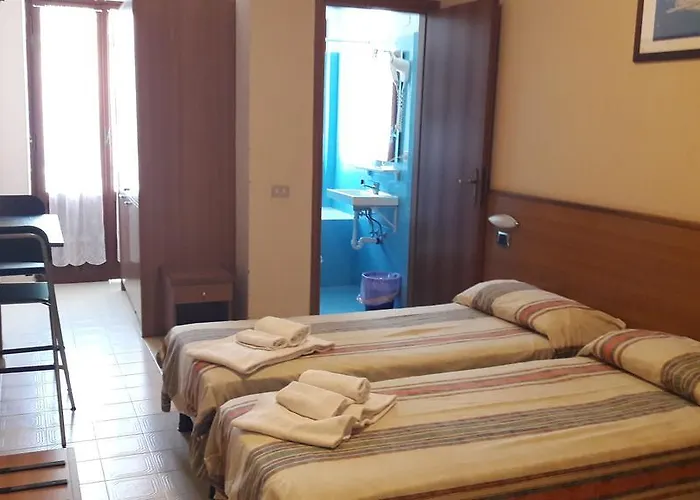 Hotel Residence Moneglia アパートホテル モネーリア