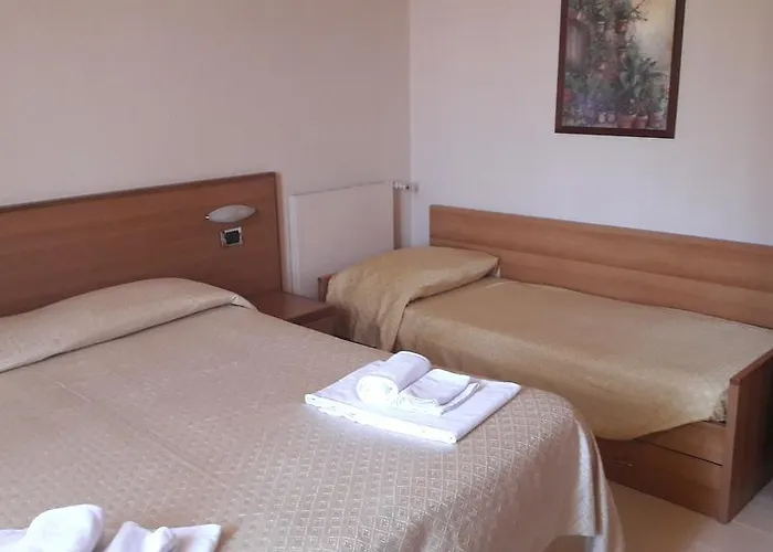 Hotel Residence Moneglia アパートホテル 2*