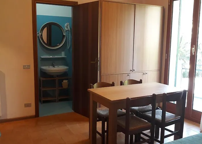 Hotel Residence Moneglia アパートホテル